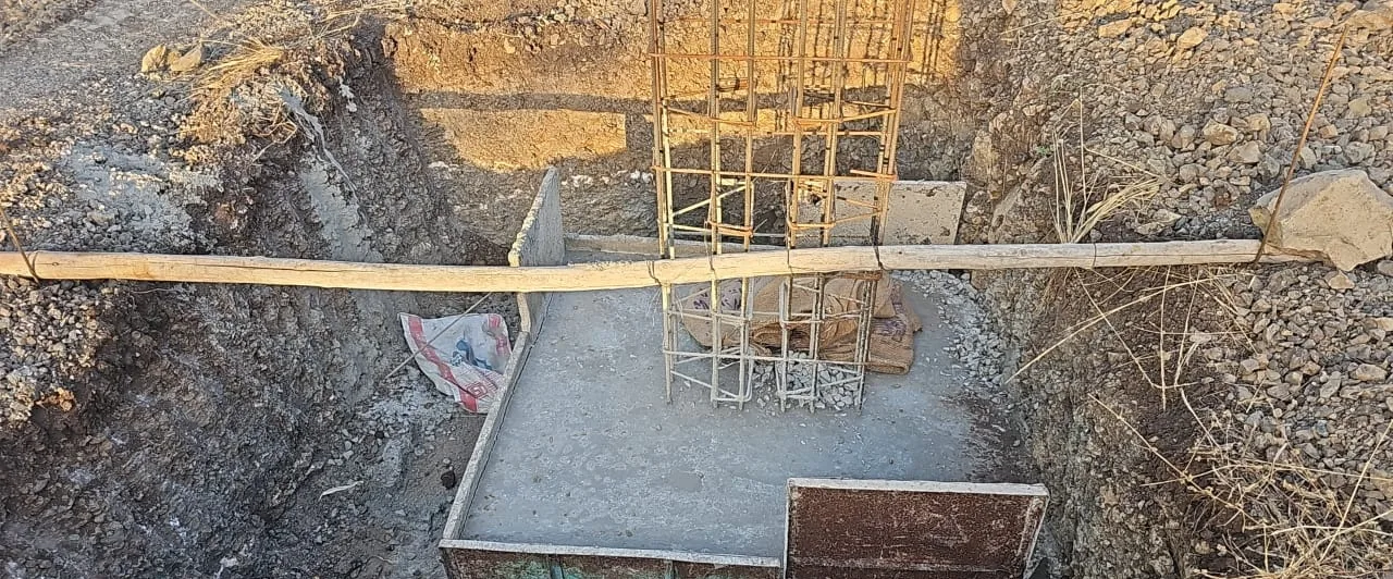 Redacted footing construction photograph from a grouped Jalgaon district godown record