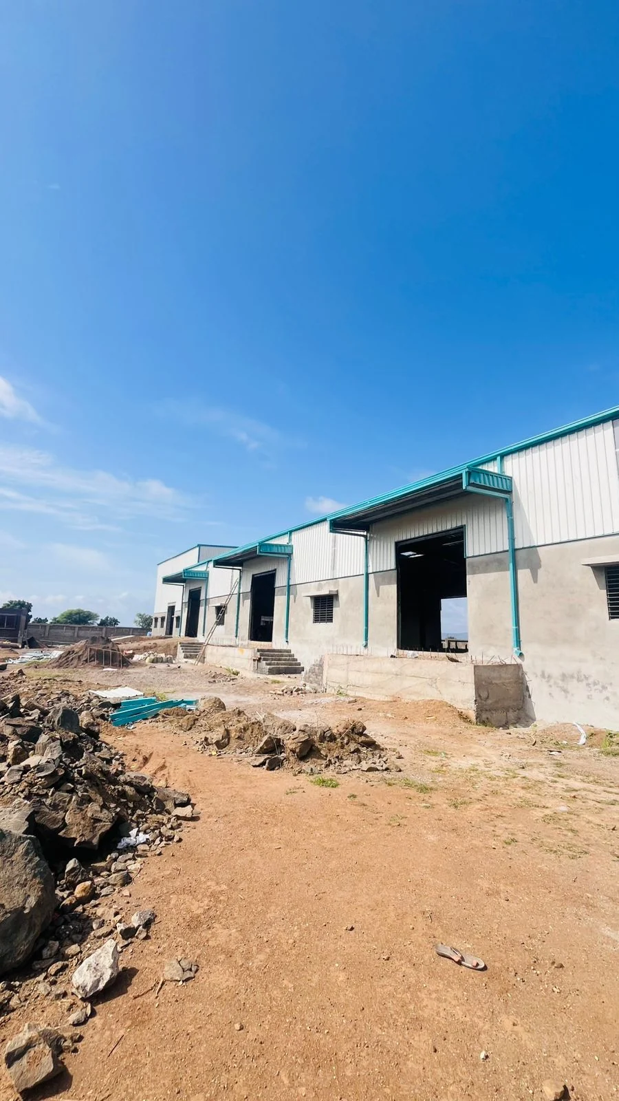 Pratik Prakash Badgujar, Kusumba: Sheeting · side and entrance view